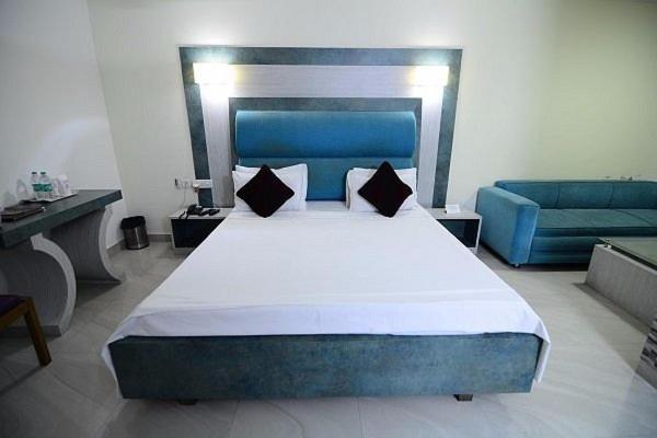 Hotel Little Palace Dibrugarh Zewnętrze zdjęcie